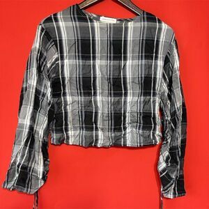 Urban Outfitters XS Black Plaid Cropped Blouse‎